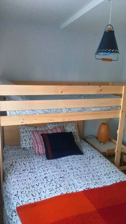 CAMA DE MATRIMONIO Y LITERA PARA 3 PERSONAS