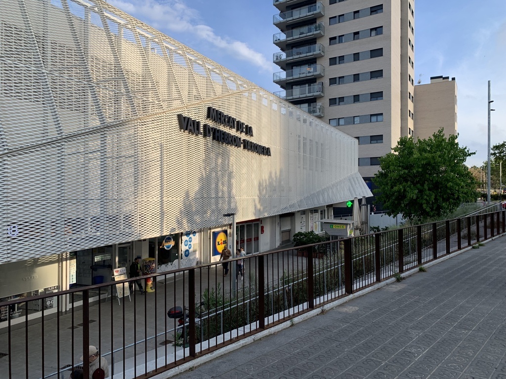 Local fresh food market and Lidl behind