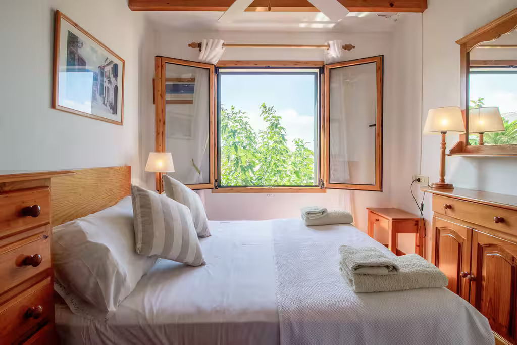 Light, bright and very comfortable double bedroom with ample storage, ceiling fan and shuttered windows