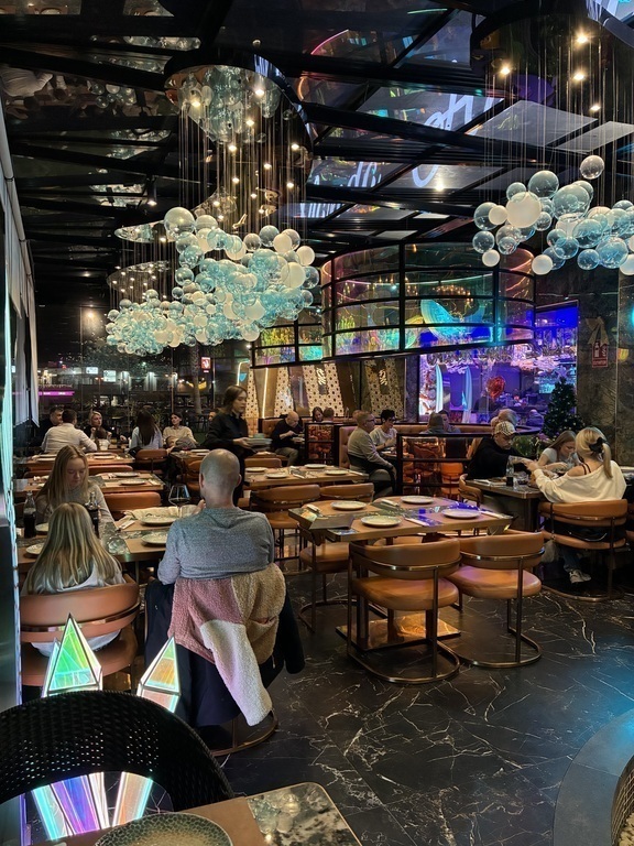 Nice restaurang 15 min walk, Manda Huevos