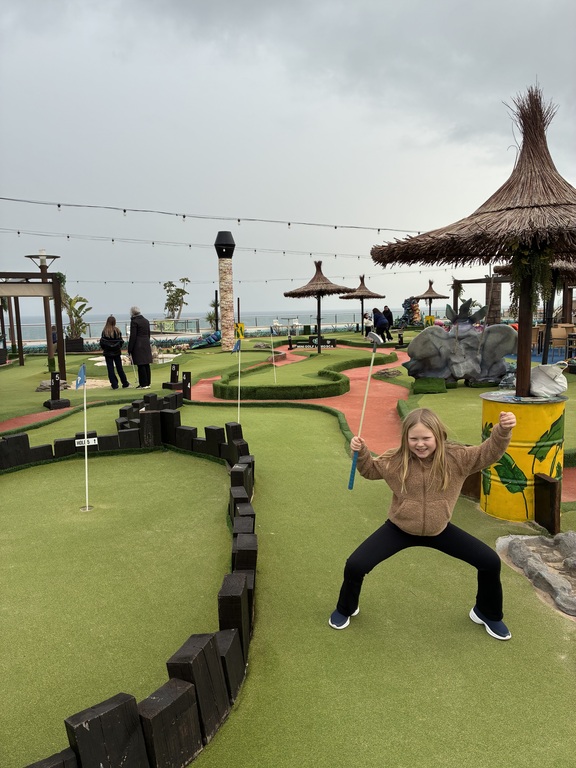 Mini golf in rooftop and game place with view of the sea, 15 min walk.