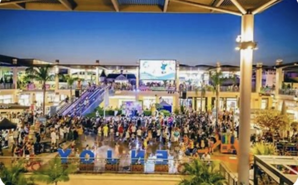Zenia Boulevard has many activities, parades, children's activities, playgrounds, game shops, sports evenings on the big screen 