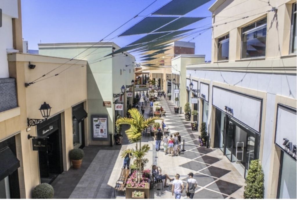 Zenia Boulevard, 150 well-known shops and brands, 25 restaurants bars and cafes. A must visit.