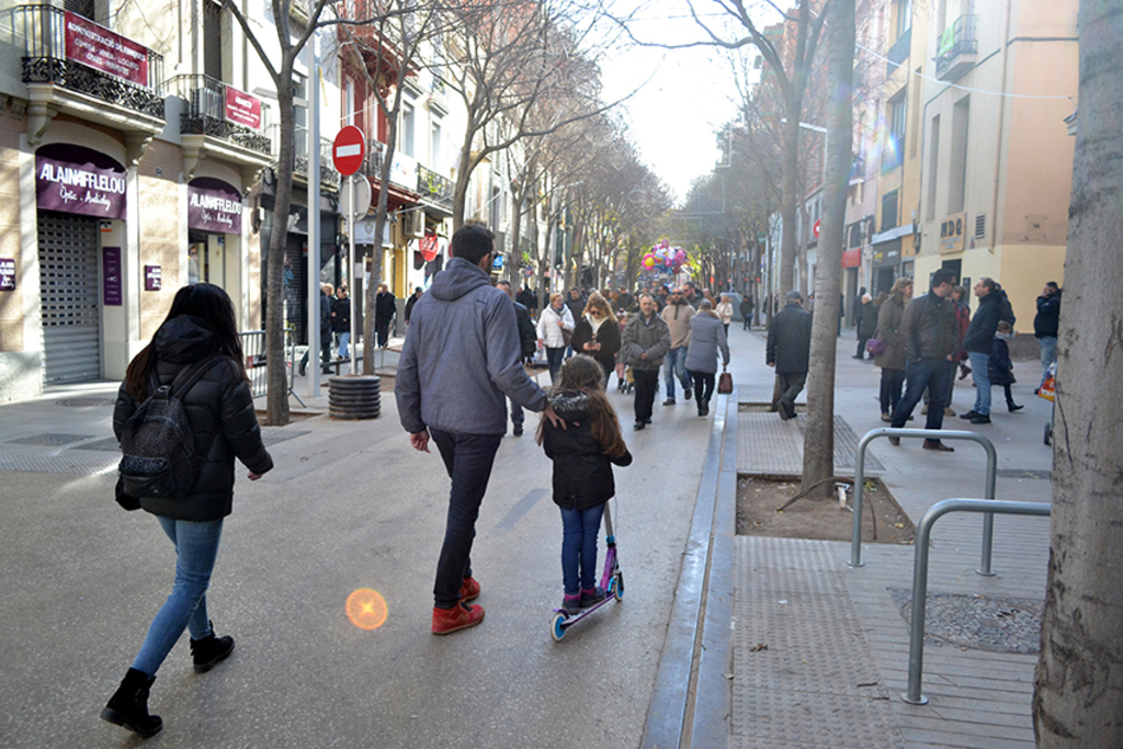 People walk in the streets and go shopping in the nearby shops