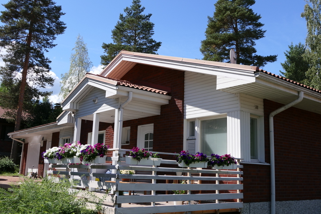 Sun shine from 4 am to 10.00 pm in july and mid august