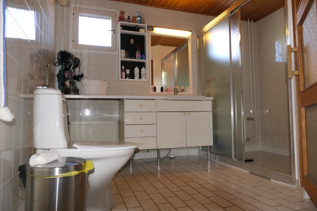 Bathroom next to sauna