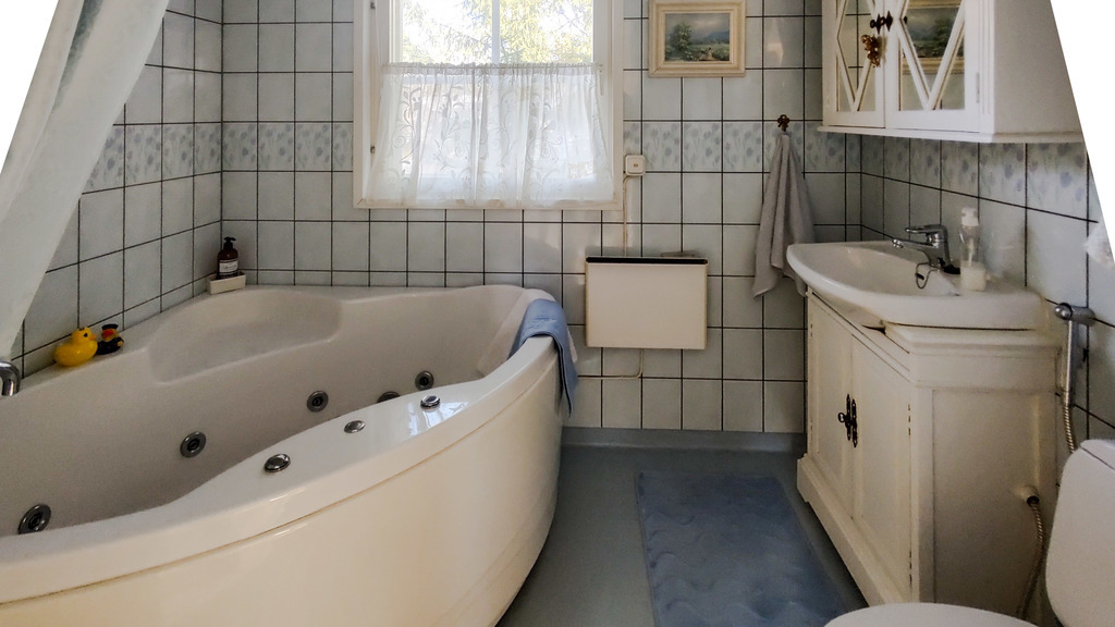 Bathroom with jacuzzi