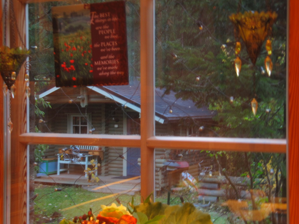 Smal cottage near the house