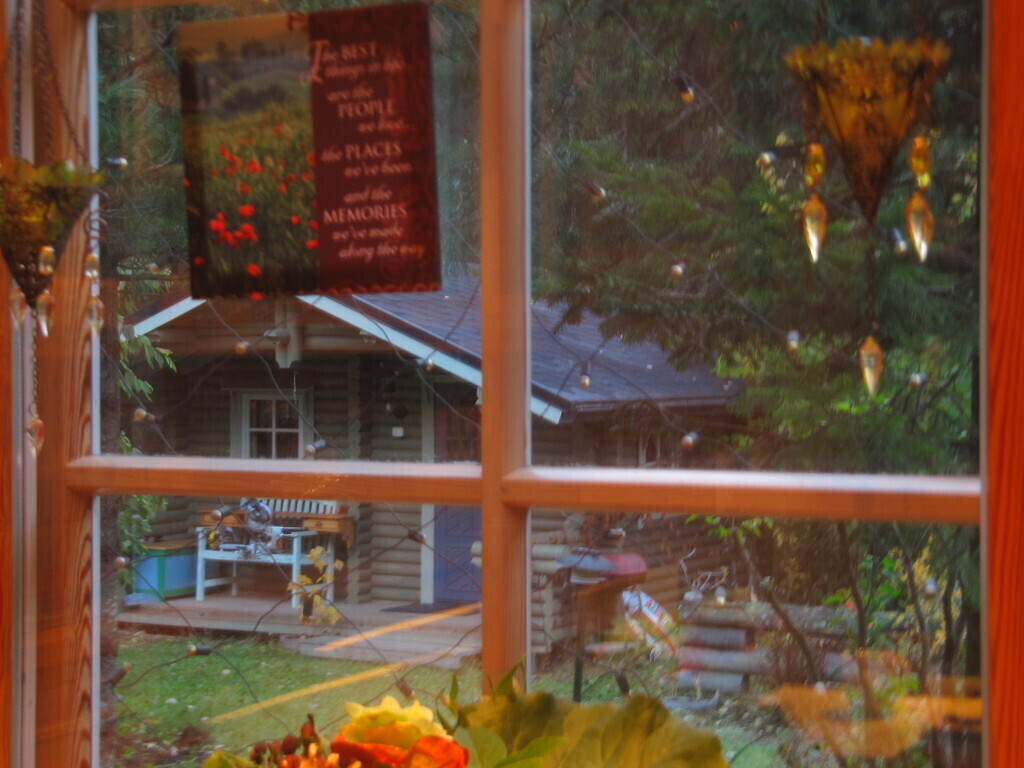 Smal cottage near the house