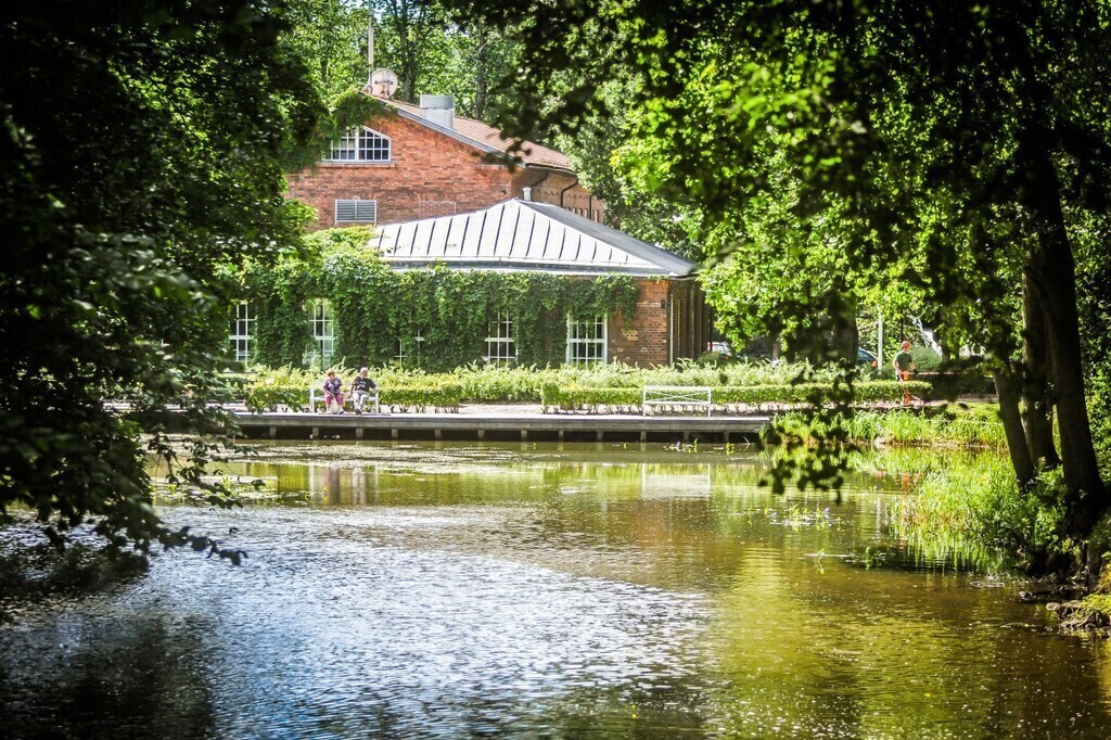 Fiskars village, 1 hour 42 min ( picture by Fiskars Oyj Abp)