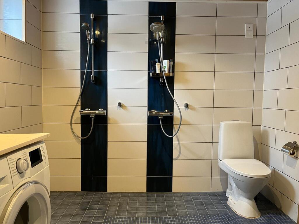 Bathroom 2, downstairs