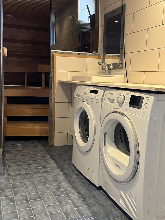 Bathroom 2, downstairs