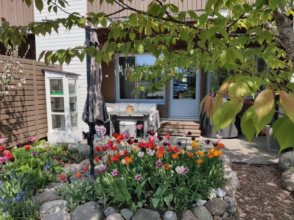 Our tiny, but beautiful garden, Big Green Egg grill