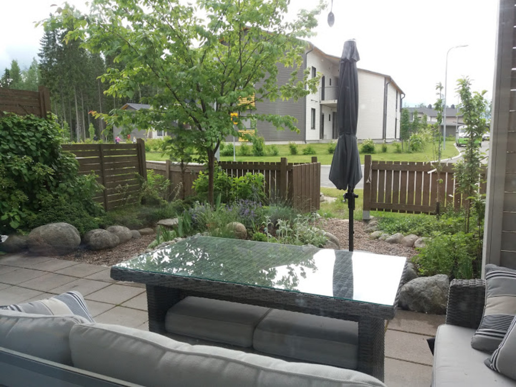 Barbequeing and dining in the terrace