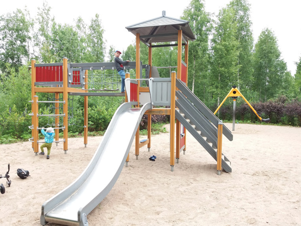 Play ground 3: distance 800 m