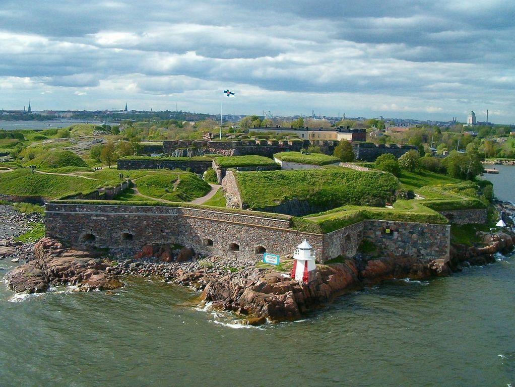 Must see in Helsinki: Suomenlinna UNESCO’s World Heritage in Helsinki, 45min by train, 1h drive.
