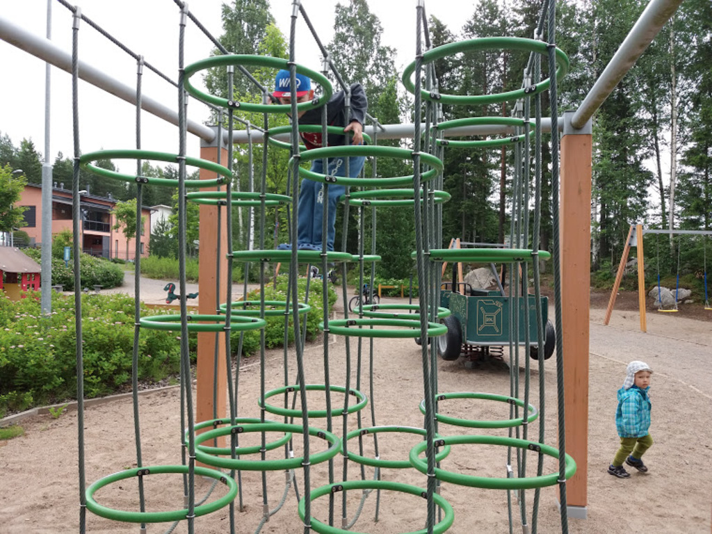 Play ground 4: distance 850m