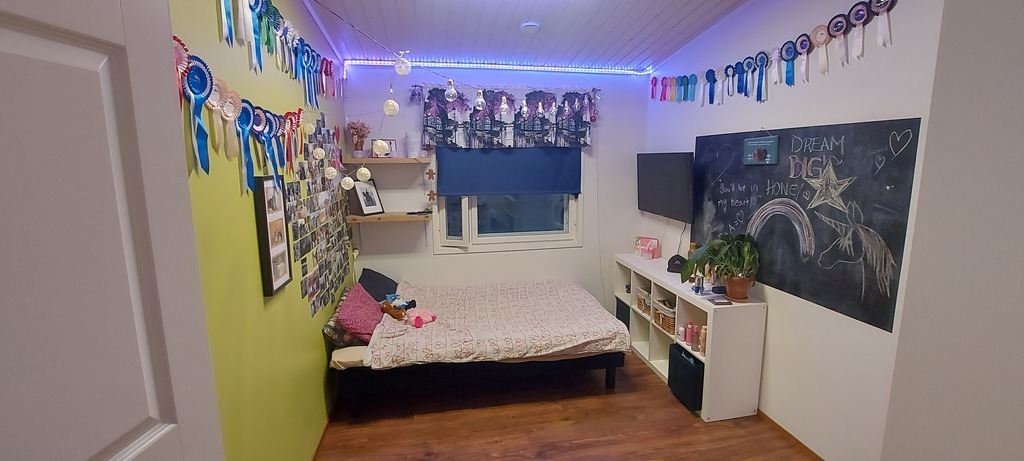 Emma's room with 120cm wide bed.