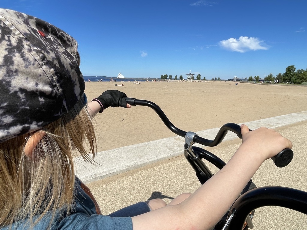 You can rent a pedal-car in Nallikari.