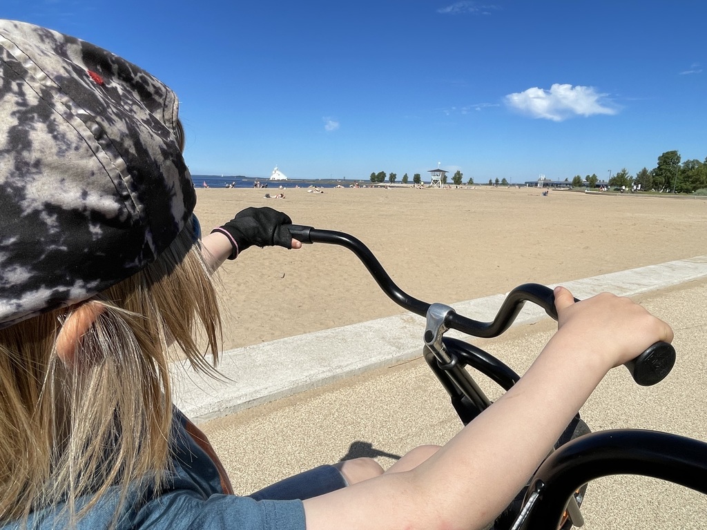 You can rent a pedal-car in Nallikari.