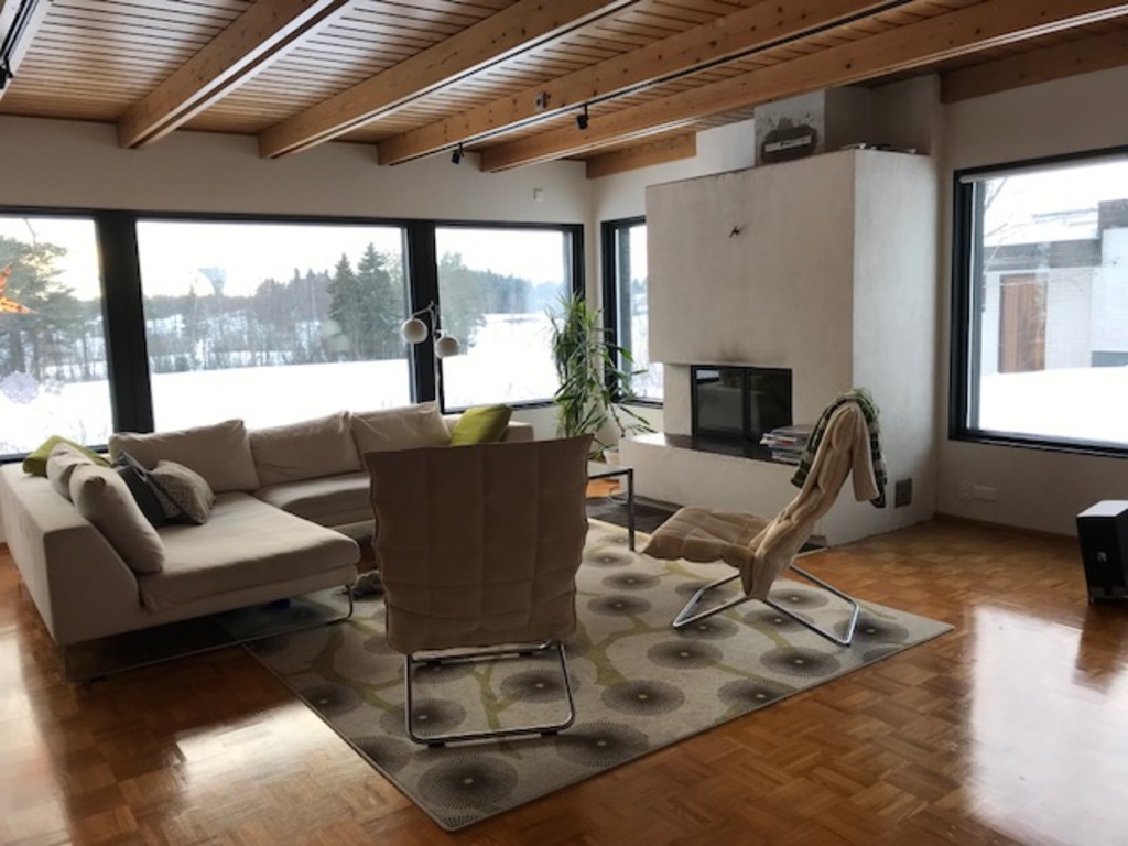 Living room with big windows and view to the river.