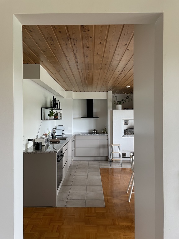 Kitchen is recently renovated. 