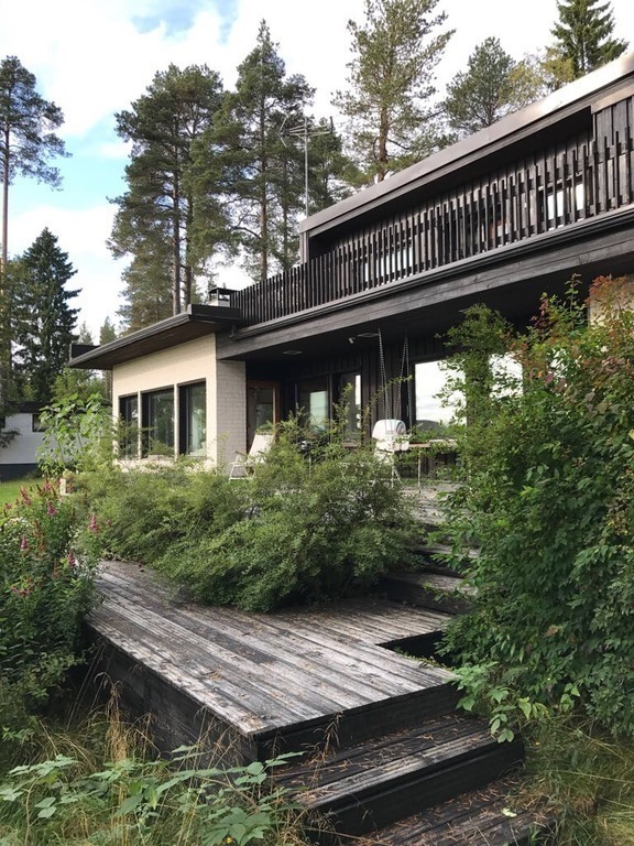 The house was built in 1980. Roof terrace was just rebuilt and the interiors have also been renovated. 