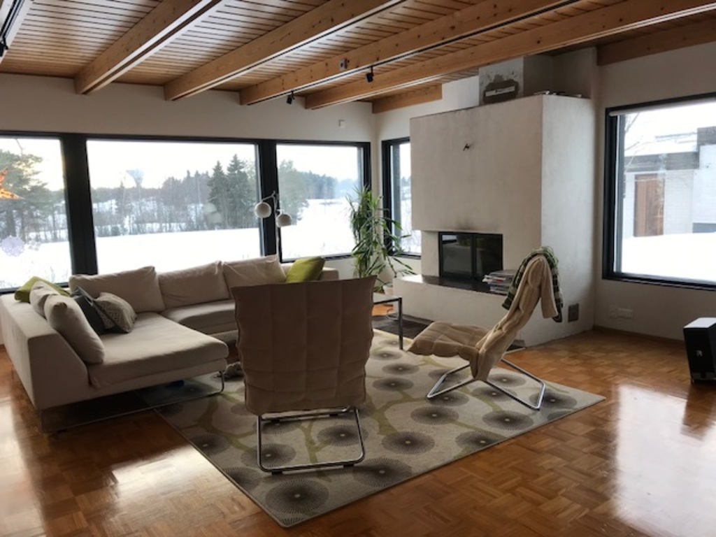 Living room with big windows and view to the river.