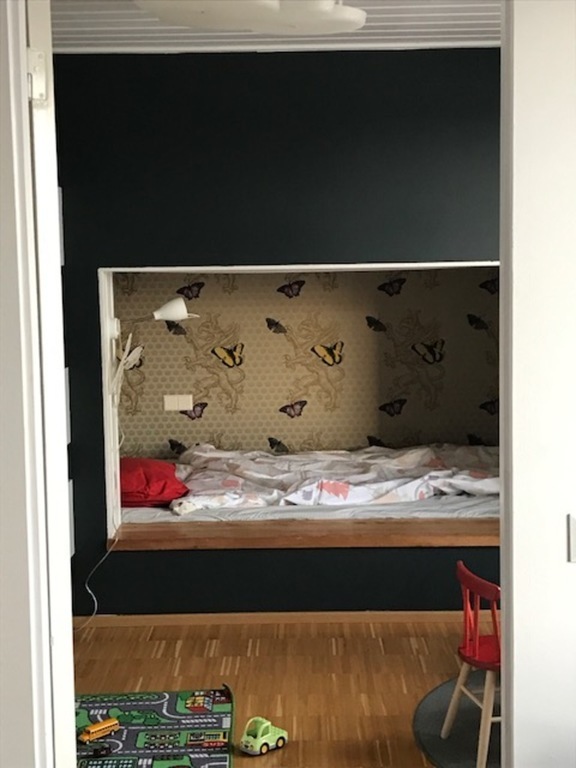 One of the bedrooms upstairs has got a nice bed alcove