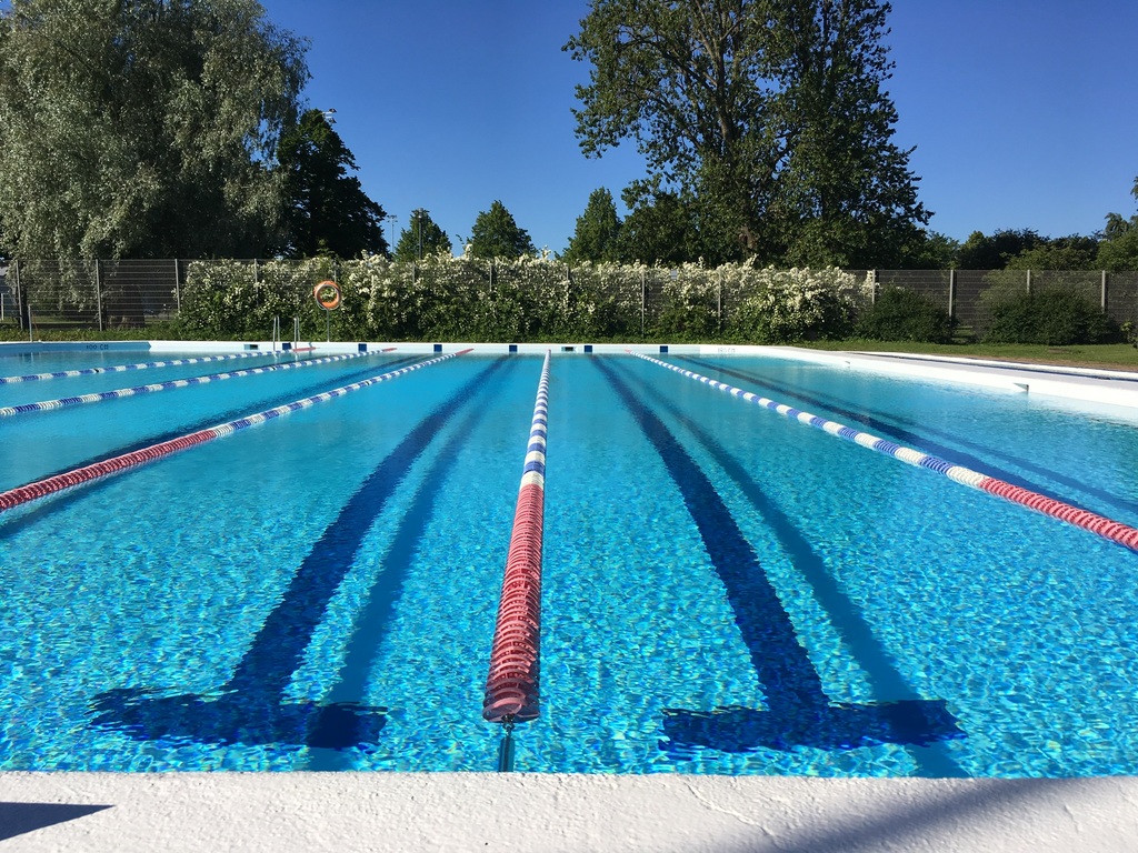 Heated outdoor swimming-pool in Turku