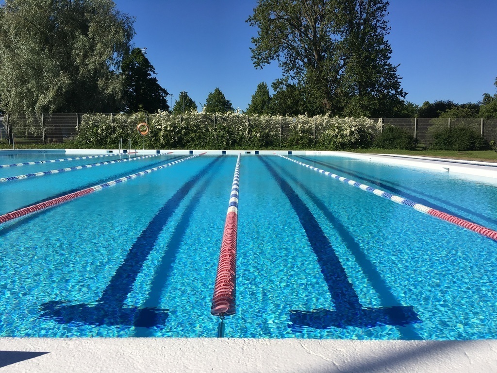 Heated outdoor swimming-pool in Turku