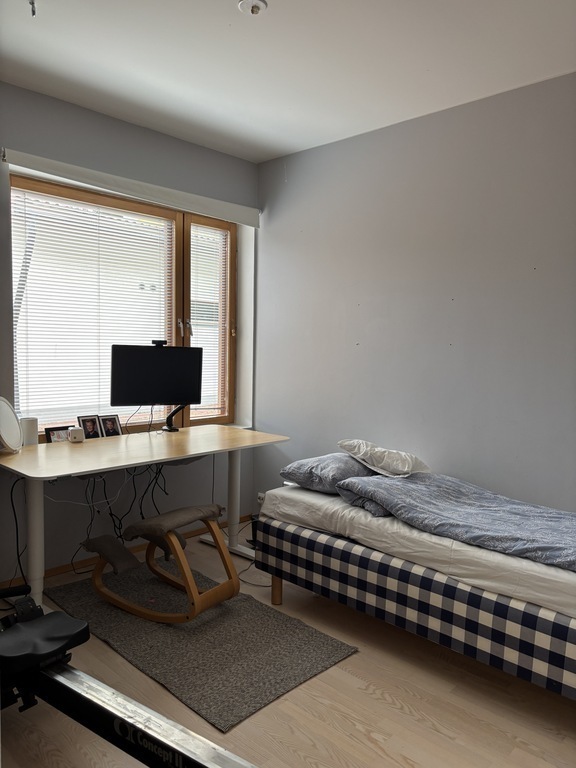 Bedroom/office, one 90cm bed can be added, so total 180 bed for 2 