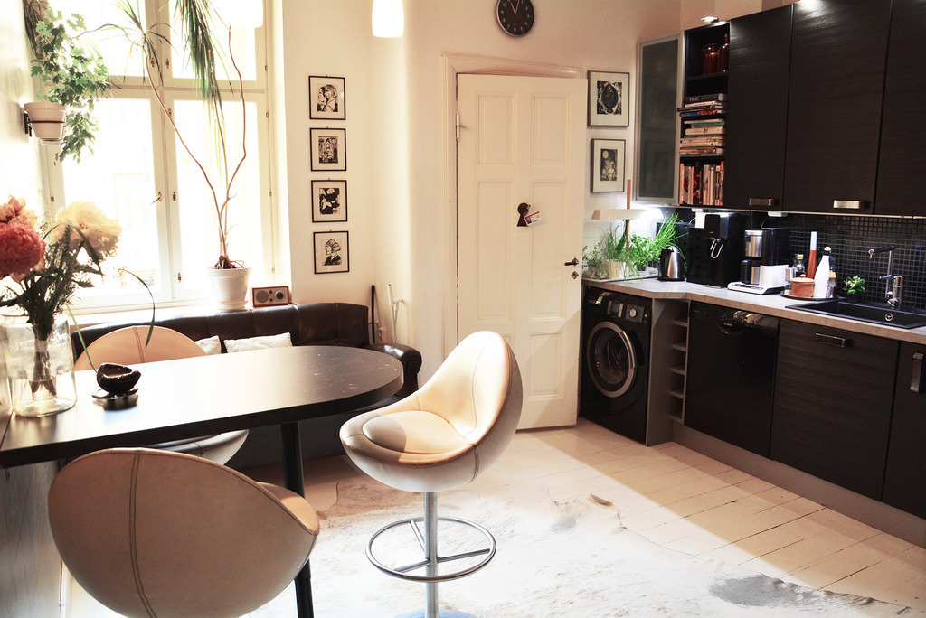 Kitchen with a breakfast table. Ideal for breakfast or evening meal.