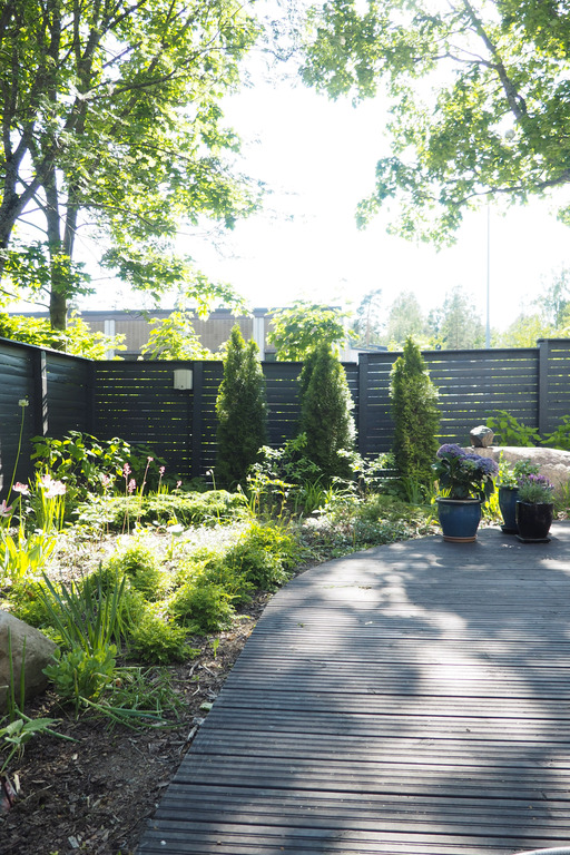 Decking + garden