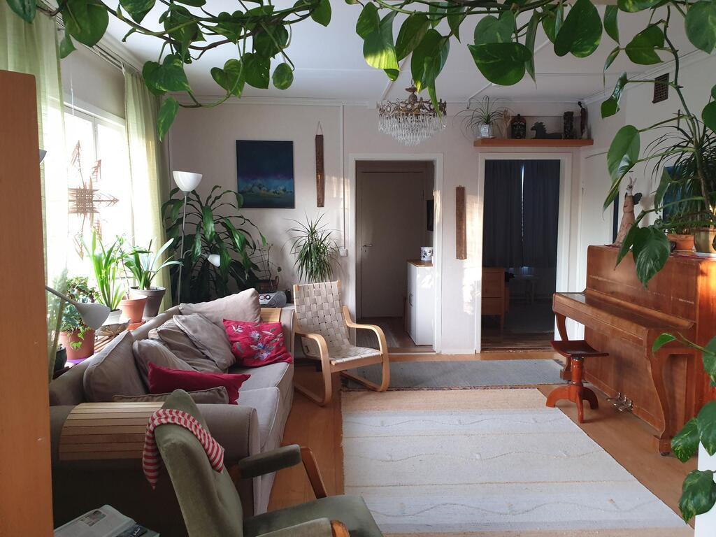 Big living room with a view to the garden and a piano to play.