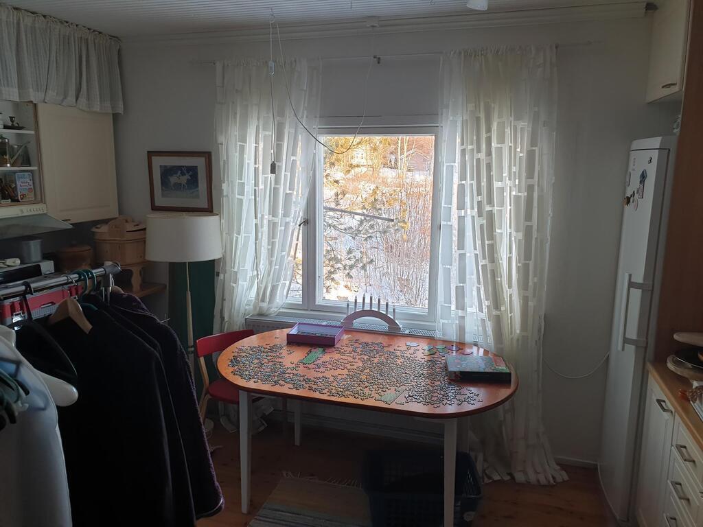 Small kitchen upstairs. At the moment used for huge jigsaw puzzles... 