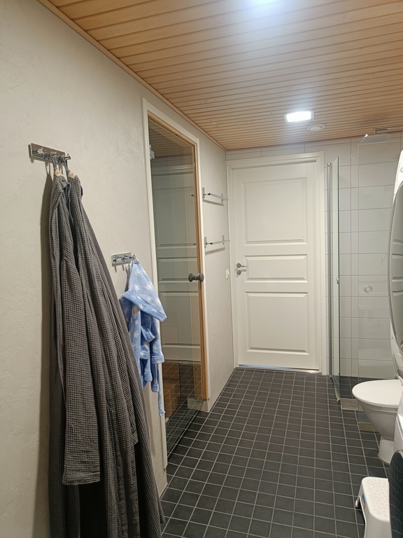 Main bathroom, includes a walk-in shower