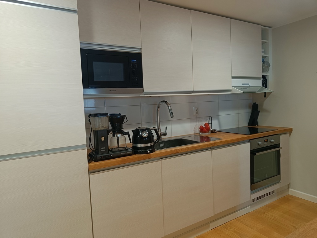 Kitchen, includes an integrated dishwasher
