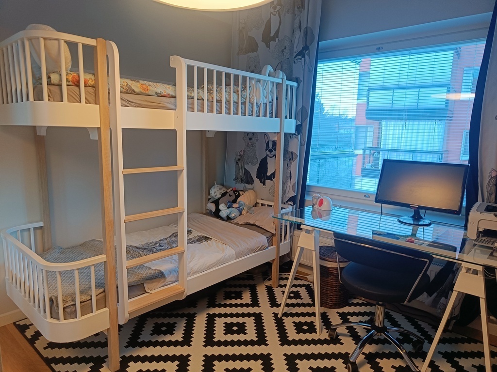 Kids' room (doubles as a secondary study)