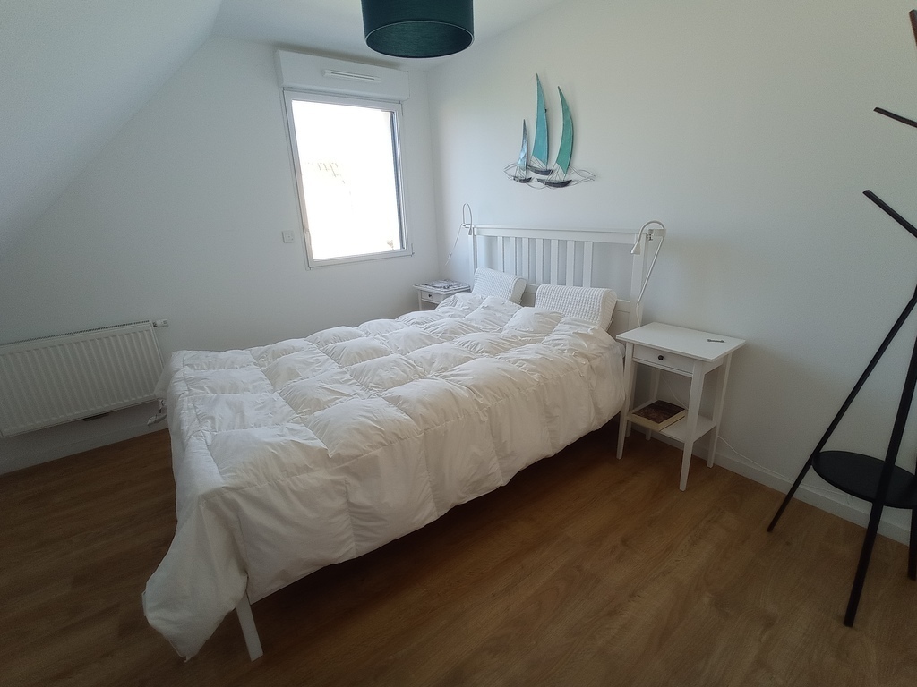 sleeping room  /  chambre 1