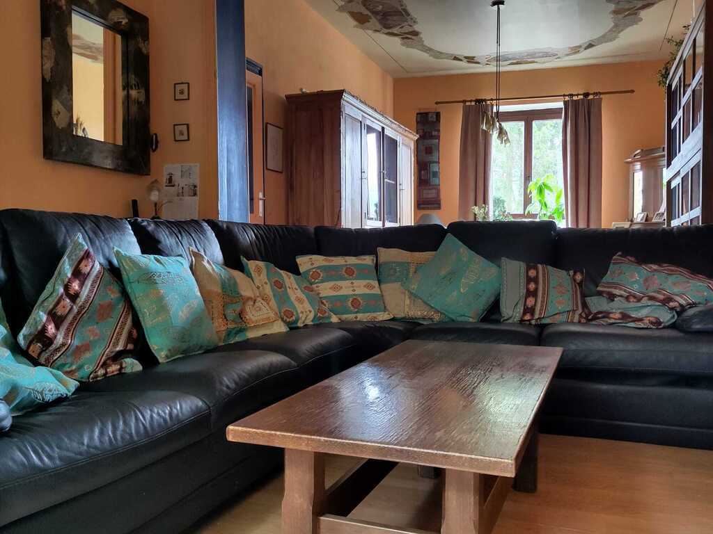 salon avec TV connectée