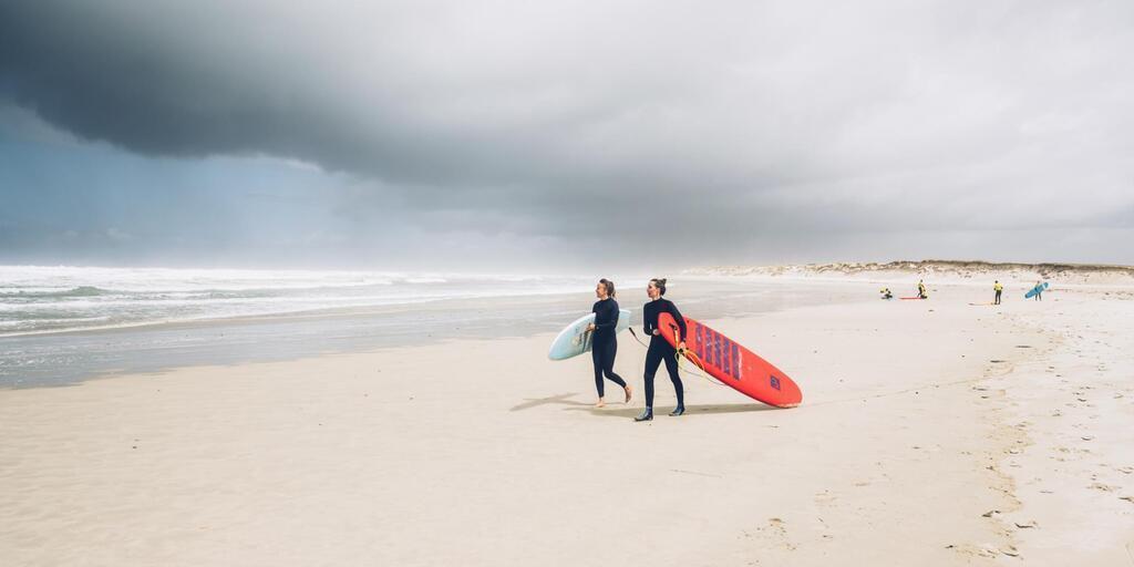 Plenty of surfing possibilities in the area, like in Pointe de la Torche