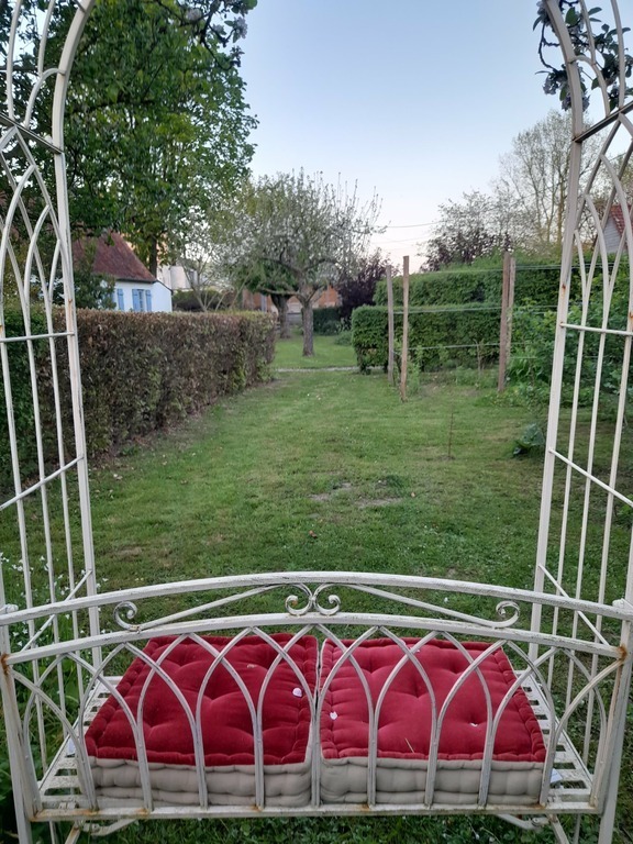 zicht op de romantische tuin