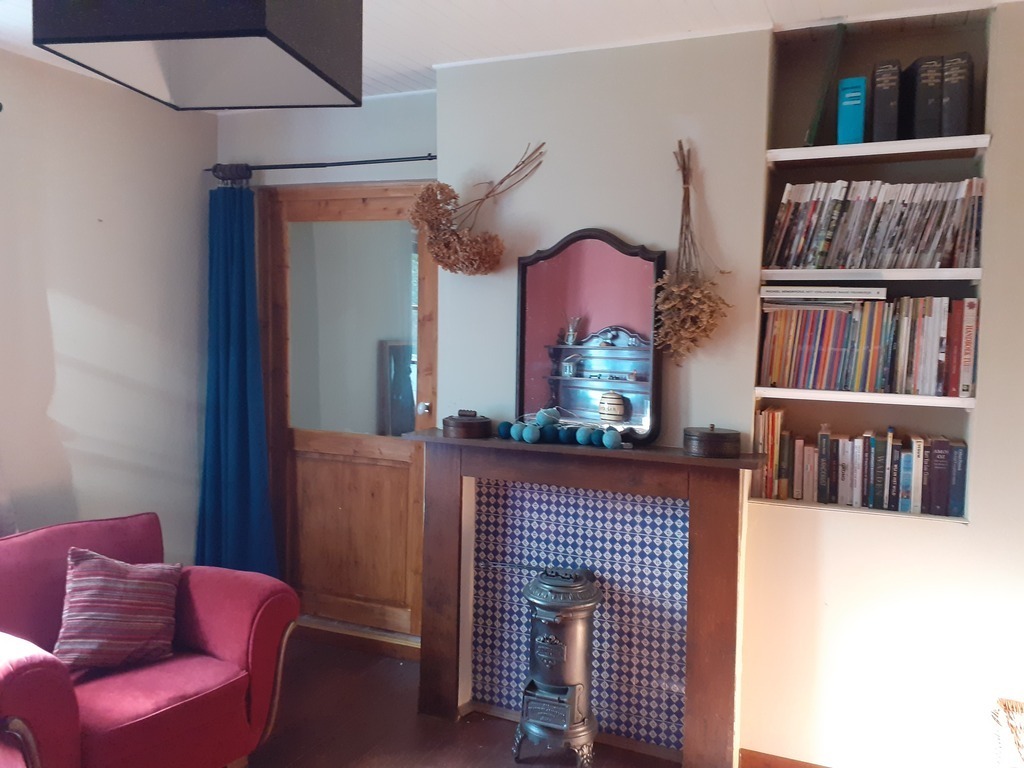 zithoek met muziek en boeken