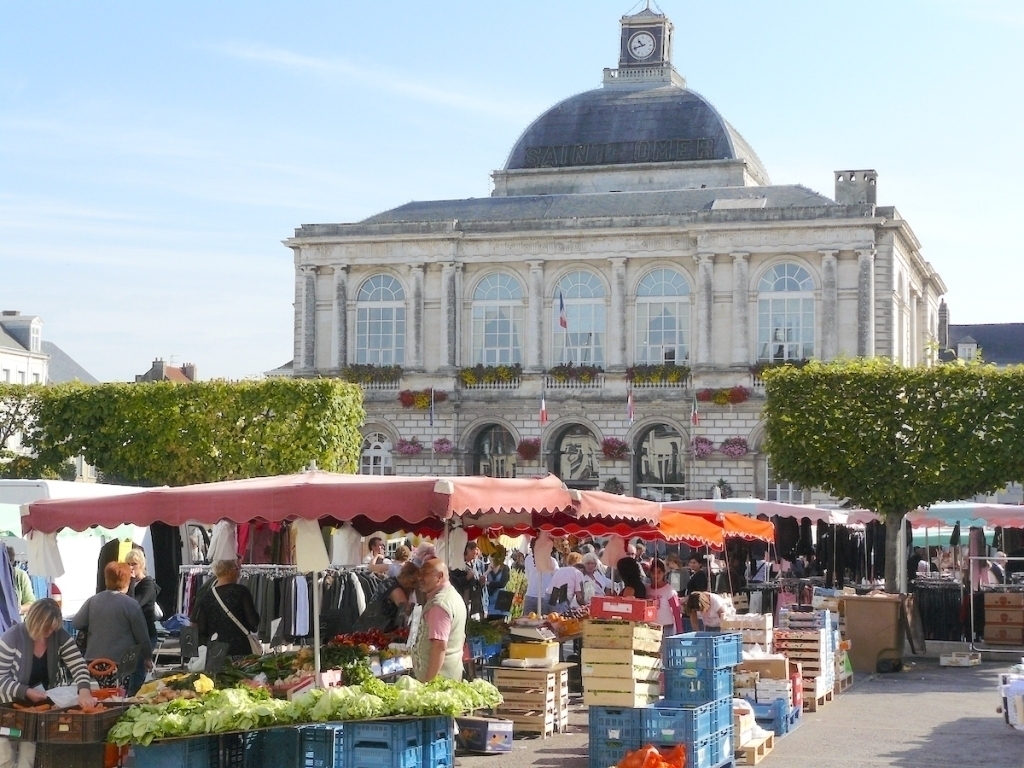 Saint-omer (20 km): gezellige zaterdagmarkt