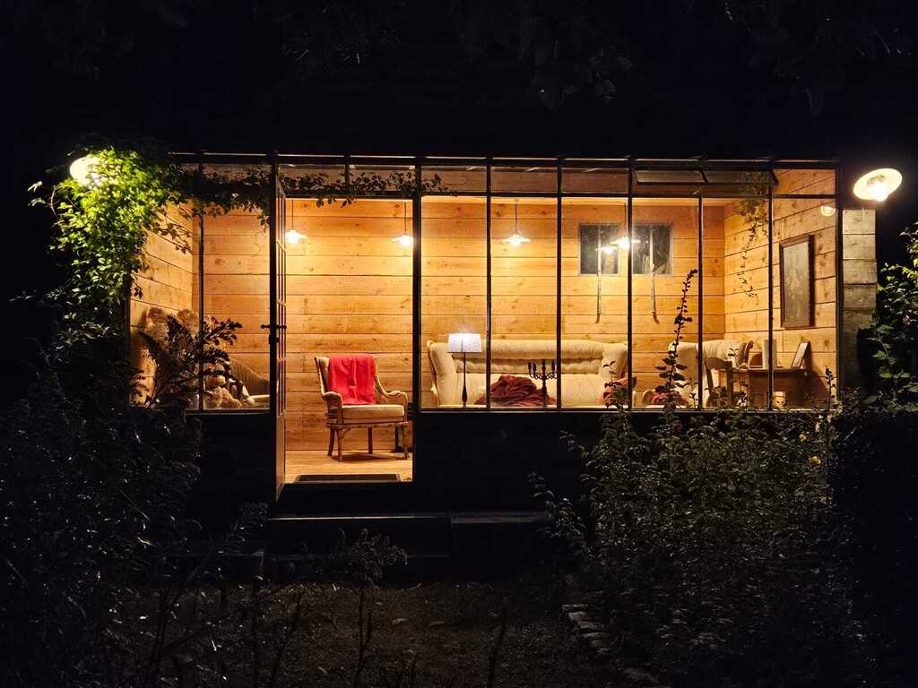 Veranda (ideaal voor lange zomeravonden, er passeert al eens een uil)