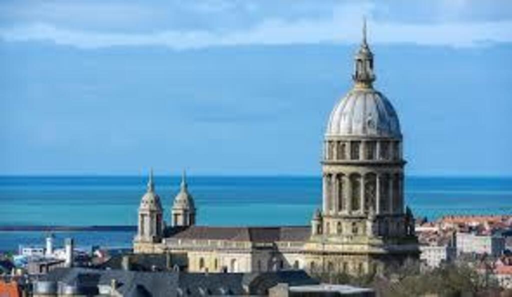 Boulogne-sur-mer (35 km) - Basiliek