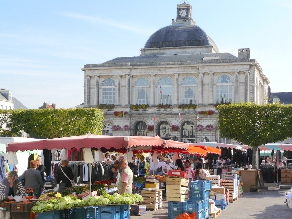 Saint-omer (20 km): gezellige zaterdagmarkt