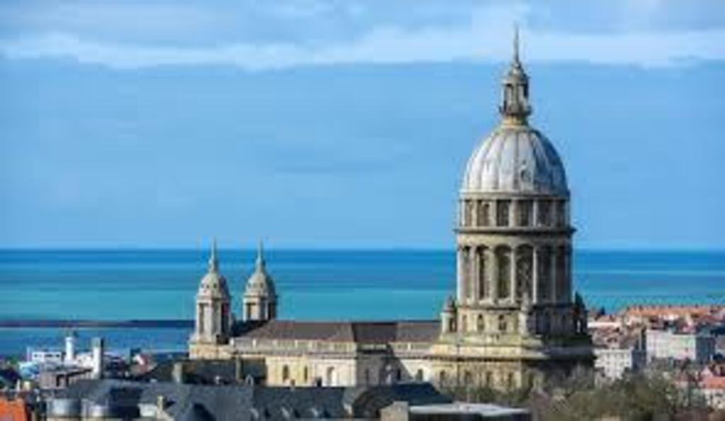 Boulogne-sur-mer (35 km) - Basiliek