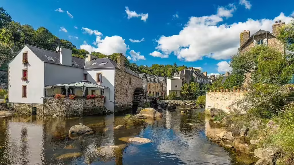 romantic Pont Aven (20 min drive)
